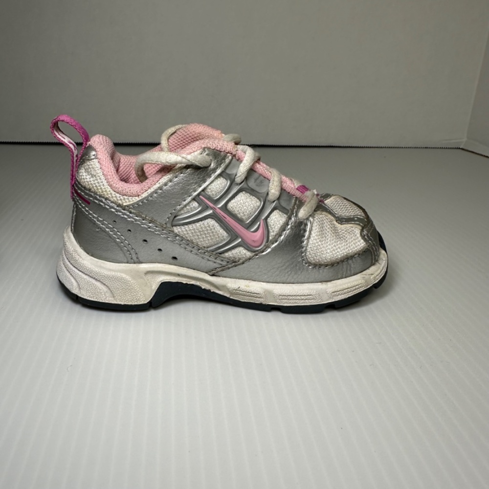 Baby Girls Nike Pillar Tech Tennis Shoes Gray Pink White Size 4 - Picture 8 of 10